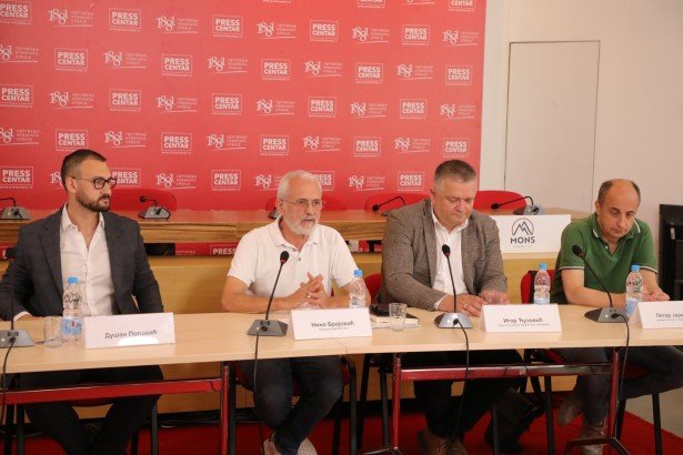 Слева направо: Душан Ч. Попович, Нино Браевич, Игор Чузович и Петар Йеремич (фото: Пресс-центр УНС)