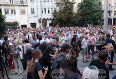 Массовый митинг в центре болгарского города после задержания мэра Варны
