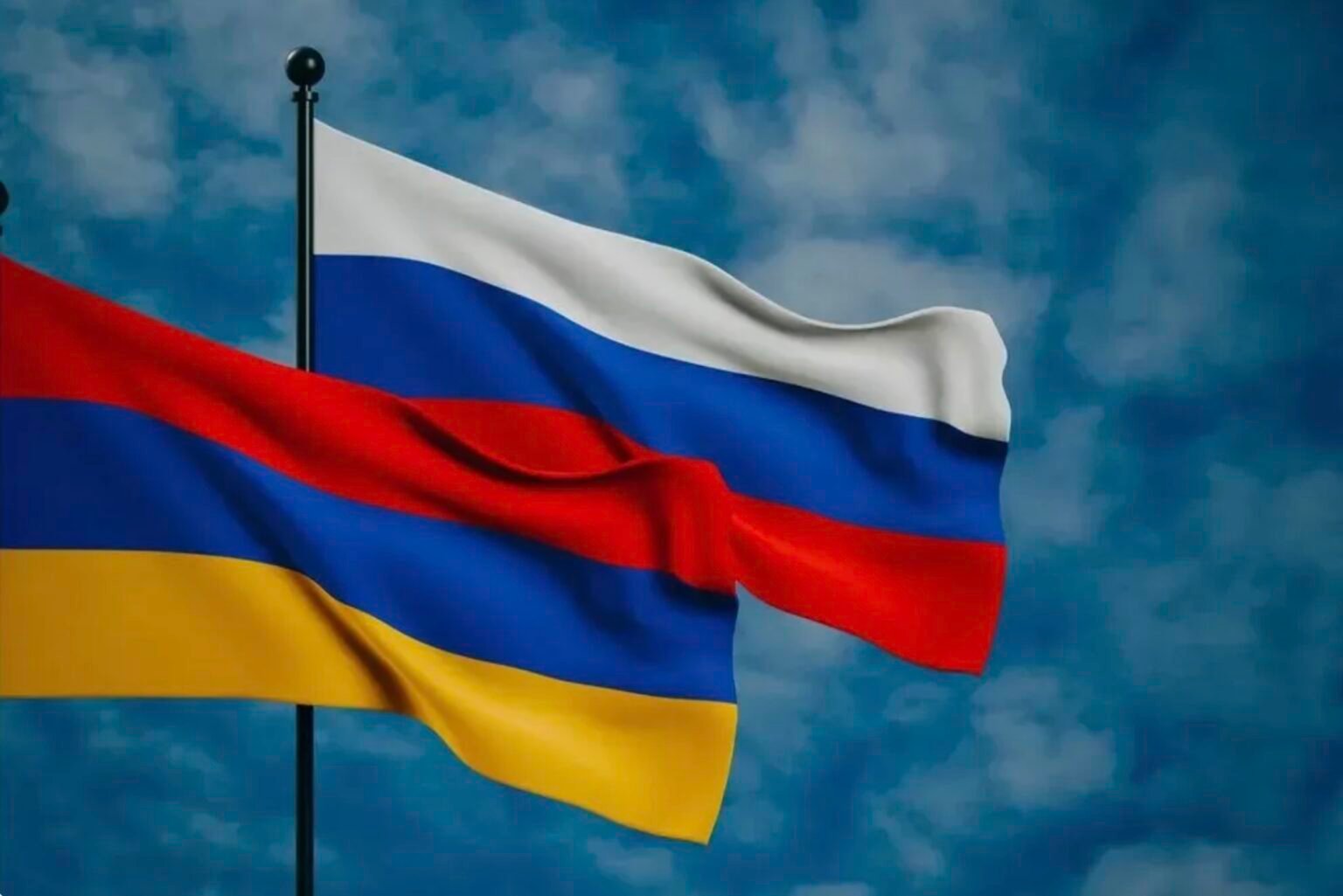 Флаги Армении и России на фоне неба