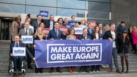 Группа участников акции Make Europe Great Again у здания Европарламента