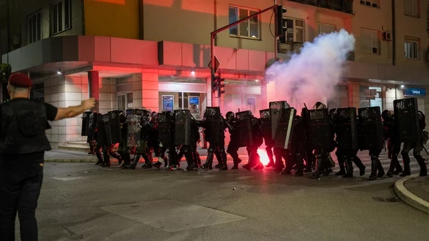 Сербская полиция в столкновениях с протестующими, Белград, август 2025
