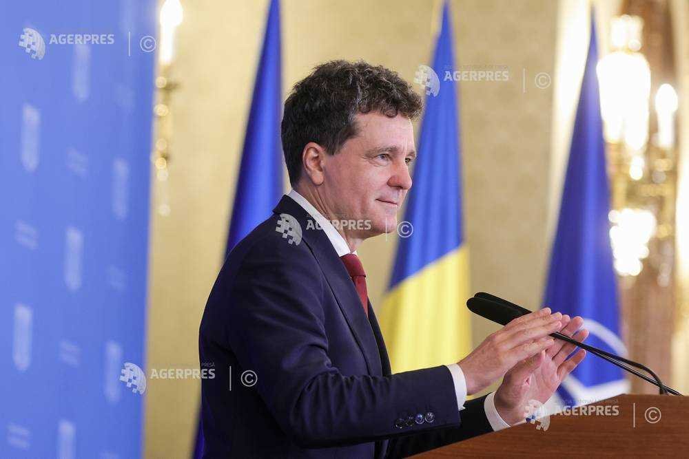 Никушор Дан выступает на пресс-конференции, август 2025