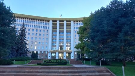 Здание парламента Республики Молдова в Кишинёве