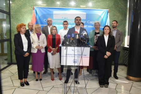 Пресс-конференция в Скупщине города Нови-Сад о памятнике жертвам трагедии на железнодорожной станции