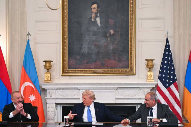 Трамп, Алиев и Пашинян после подписания соглашения в Белом доме, 8 августа 2025