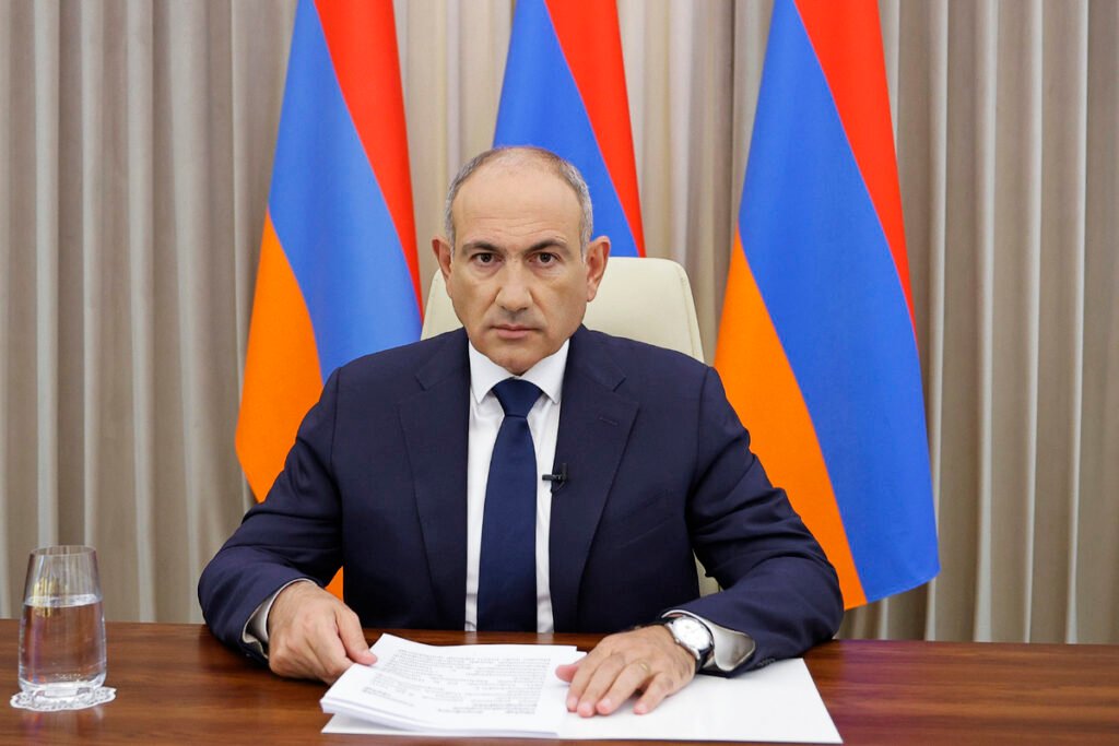 Премьер-министр Армении Никол Пашинян выступает с обращением, август 2025
