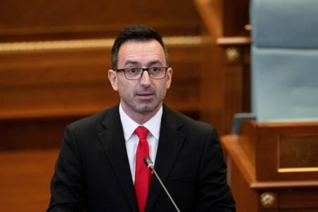 Димал Баша выступает после избрания спикером парламента Косово, 26 августа 2025