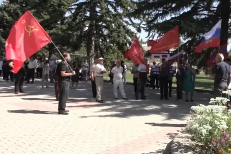 Пророссийский митинг у 102-й российской военной базы в Гюмри, Армения