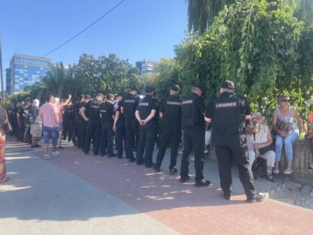 Кишинёв: жандармерия блокирует участников незаконного протеста, август 2025