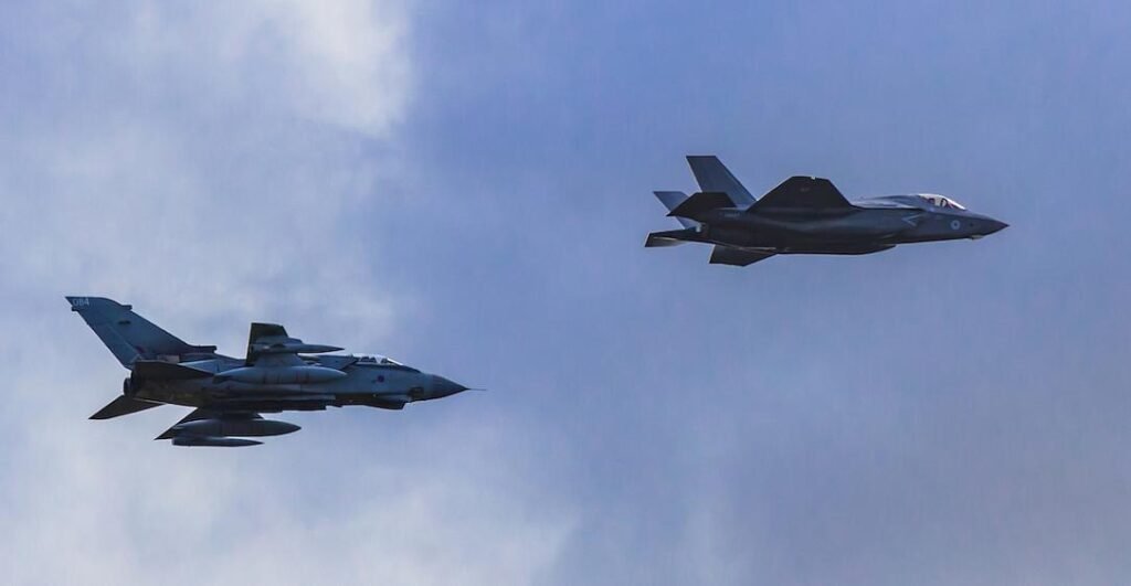 Истребители F-35 в полёте, август 2025
