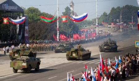Военный парад в Тирасполе в честь 25-летия самопровозглашенной ПМР