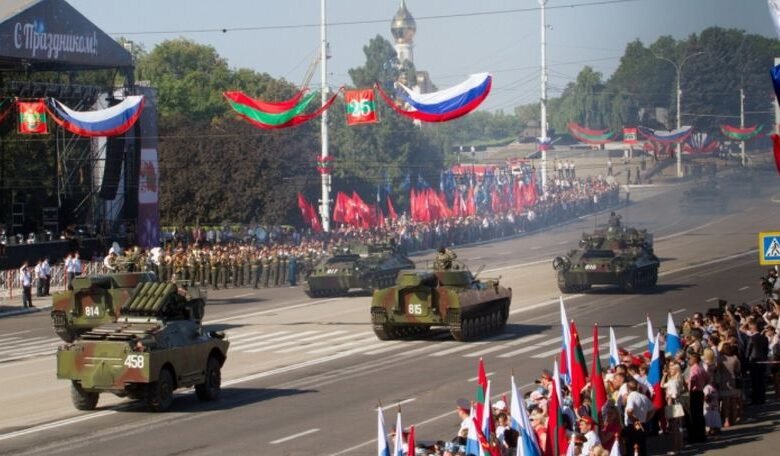 Военный парад в Тирасполе в честь 25-летия самопровозглашенной ПМР