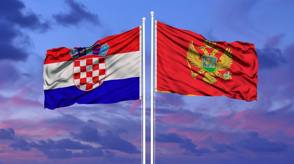 Флаги Хорватии и Черногории на фоне закатного неба