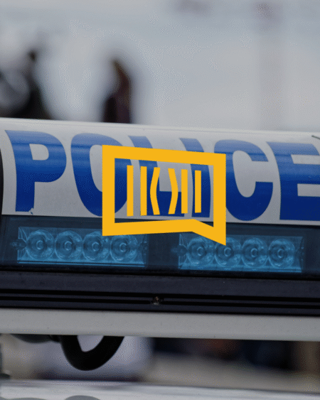 Полицейская мигалка с надписью Police, иллюстрация к новости о блокаде телеканала News24 в Албании