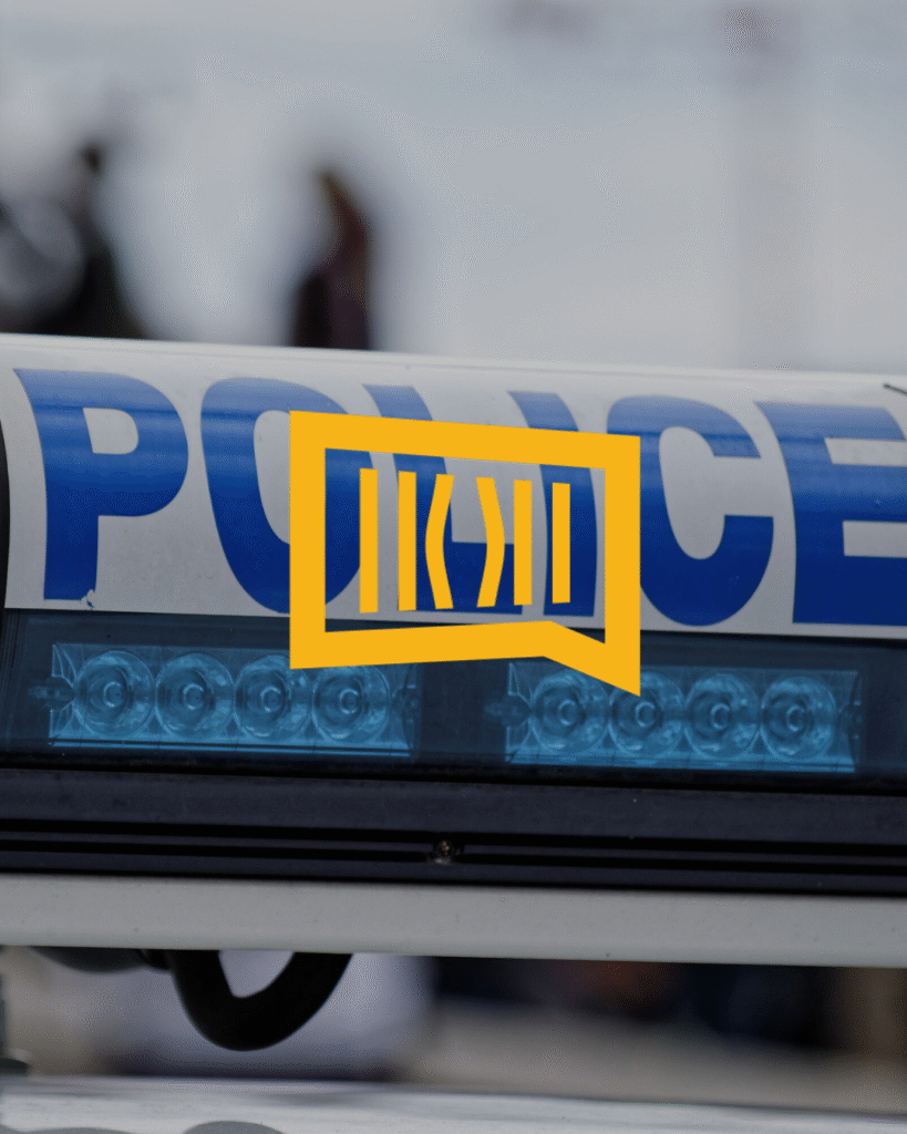 Полицейская мигалка с надписью Police, иллюстрация к новости о блокаде телеканала News24 в Албании