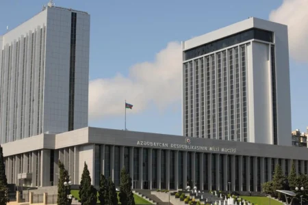 Здание Милли Меджлиса — парламента Азербайджана в Баку