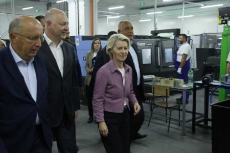 Урсула фон дер Ляйен посещает промышленное предприятие в Болгарии, август 2025