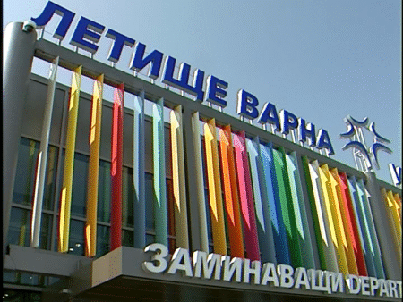 Вход в терминал вылета аэропорта Варна, Болгария