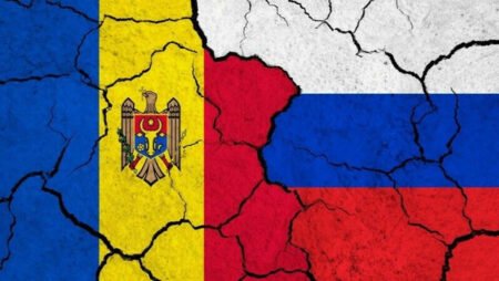 Флаги Молдовы и России с трещинами — символ политического конфликта