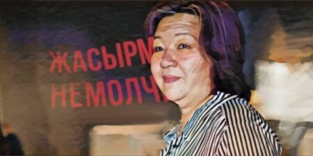 Портрет Дины Смаиловой на фоне надписи "ЖАСЫРМА / НЕ МОЛЧИ"