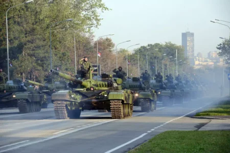 Репетиция военного парада в Белграде с участием танков армии Сербии, сентябрь 2025