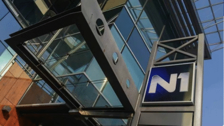 Здание телеканала N1 на фоне обсуждения давления на СМИ в Балканском регионе