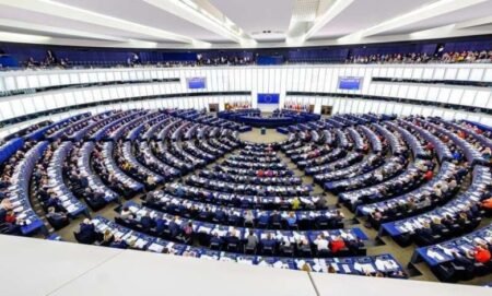 Заседание Европейского парламента в зале пленарных заседаний в Страсбурге