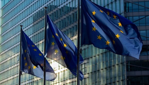 Флаги Европейского союза перед зданием Еврокомиссии в Брюсселе