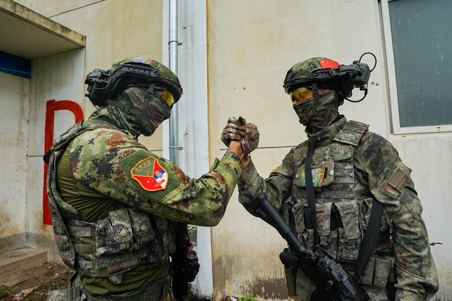 После учений «Чувар мира» в Хэбэе: генсек НАТО призвал Сербию «не быть наивной» в отношении Китая Сербские и китайские спецподразделения во время совместной тренировки