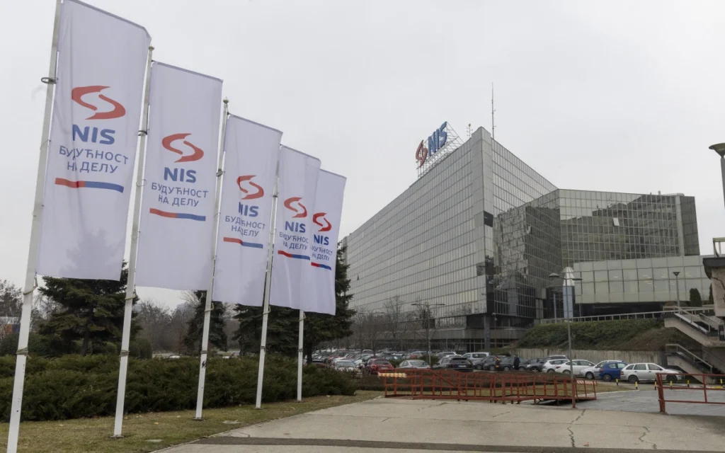 США требуют полного вывода российских акционеров из НИС: Сербия получила три месяца на решение Главный офис компании NIS в Нови-Саде, Сербия