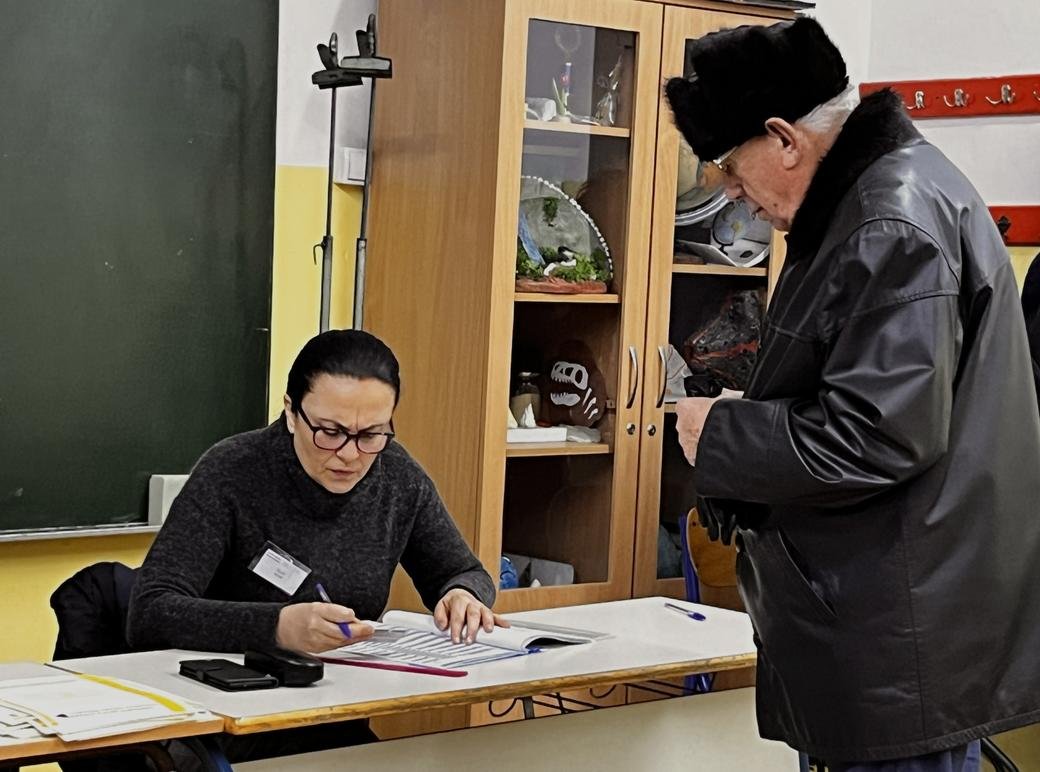 Избирательный участок в Баня-Луке, Республика Сербская — выборы 2025 года