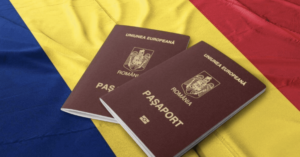 Румынские паспорта Европейского союза на фоне флага Румынии