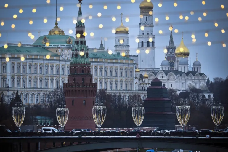 Кремль в Москве, украшенный к новогодним праздникам