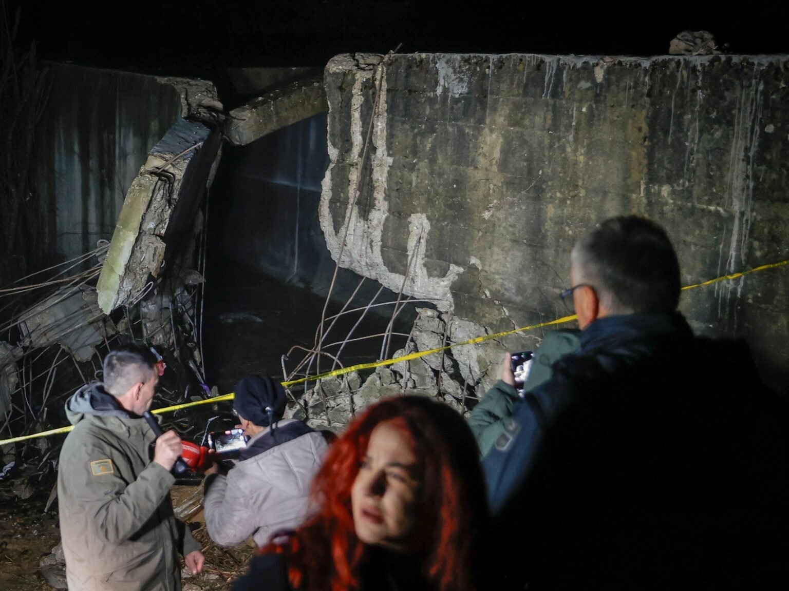 Полиция Косово назвала сербскую военную разведку причастной к взрыву на канале Ибар-Лепенц Следователи осматривают повреждённый взрывом канал Ибар-Лепенц в Косово ночью 29 ноября 2024 года