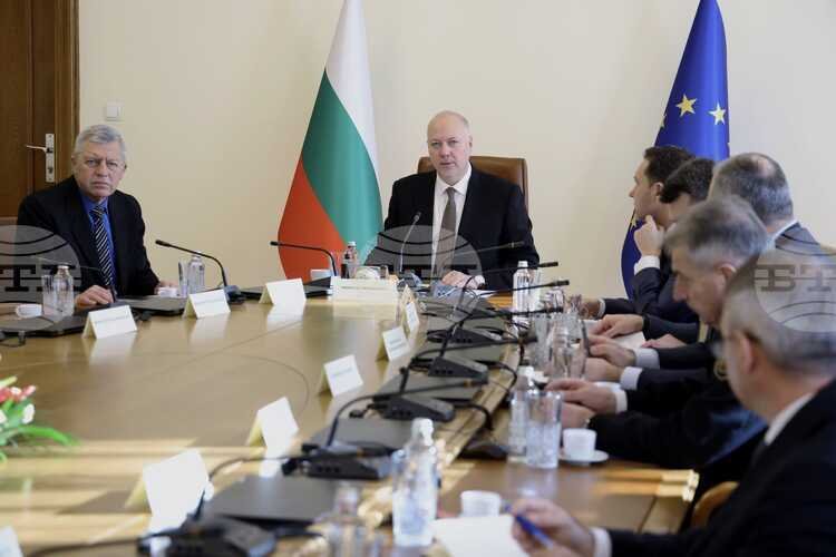 Премьер-министр Росен Желязков ведёт заседание Совета безопасности