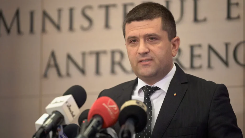 Министр обороны Румынии Раду Мируцэ на пресс-конференции о готовности армии