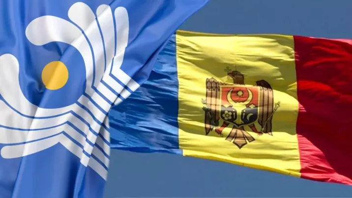 Молдова выход из СНГ — флаг СНГ и флаг Молдовы рядом на фоне голубого неба