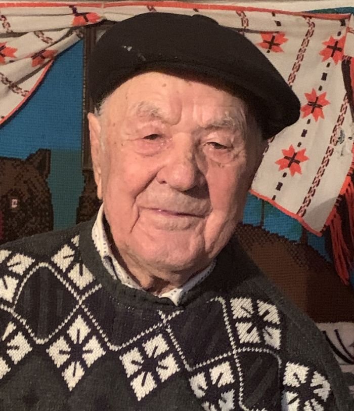 104-летний ветеран Флоря Пасэре в своём доме в Горже