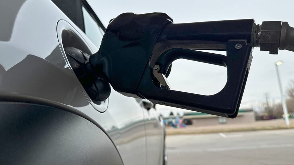 Заправка автомобиля топливом Армения Азербайджан