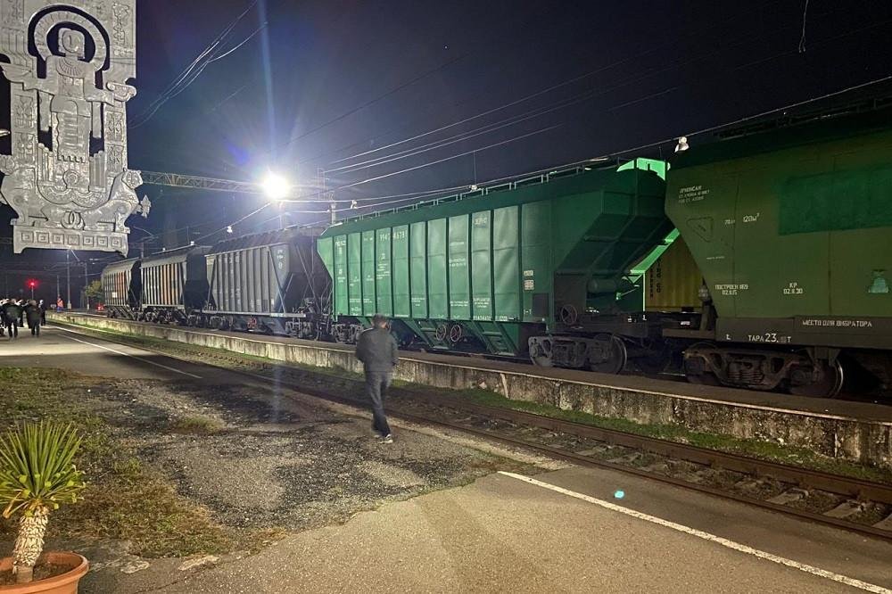 Армения получила 8500 тонн российского зерна через Азербайджан Зерновозы на станции в Армении — российское зерно через Азербайджан за 30 лет