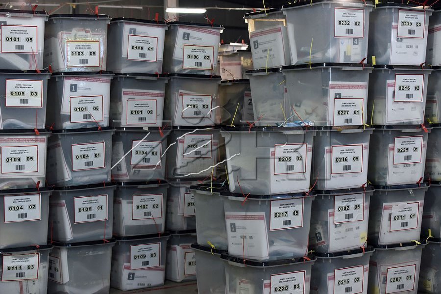 Хранилище избирательных урн в Центре подсчёта Косово