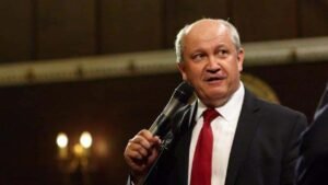 Премьер-министр Молдовы Александру Мунтяну выступает