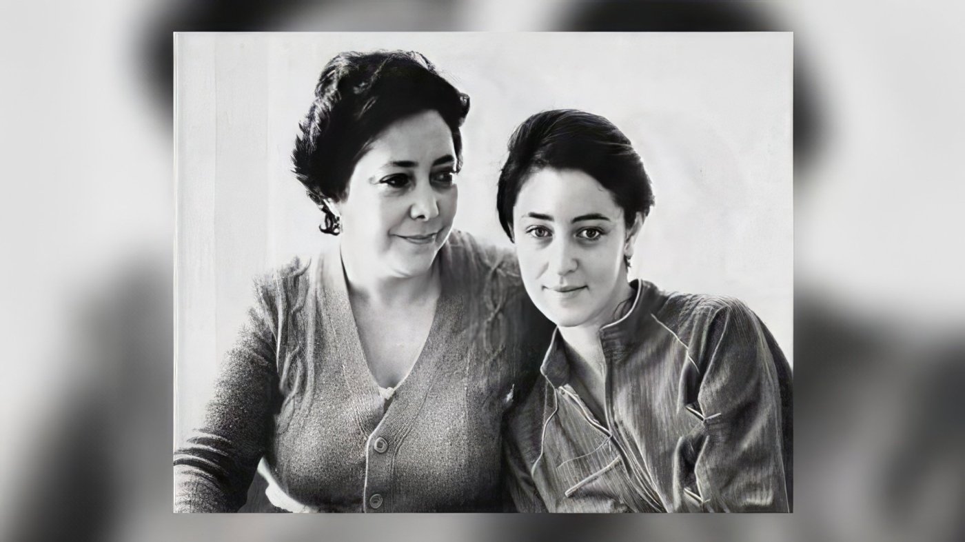 Чёрно-белое архивное фото: молодая Тамара Гвердцители с матерью Инной Кофман
