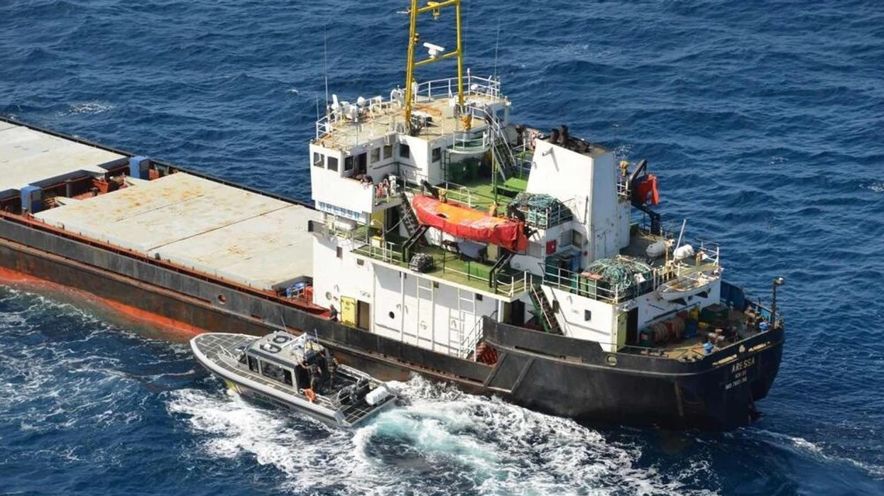 Грузовое судно Aresa перехвачено голландским флотом у берегов Арубы в феврале 2020 года