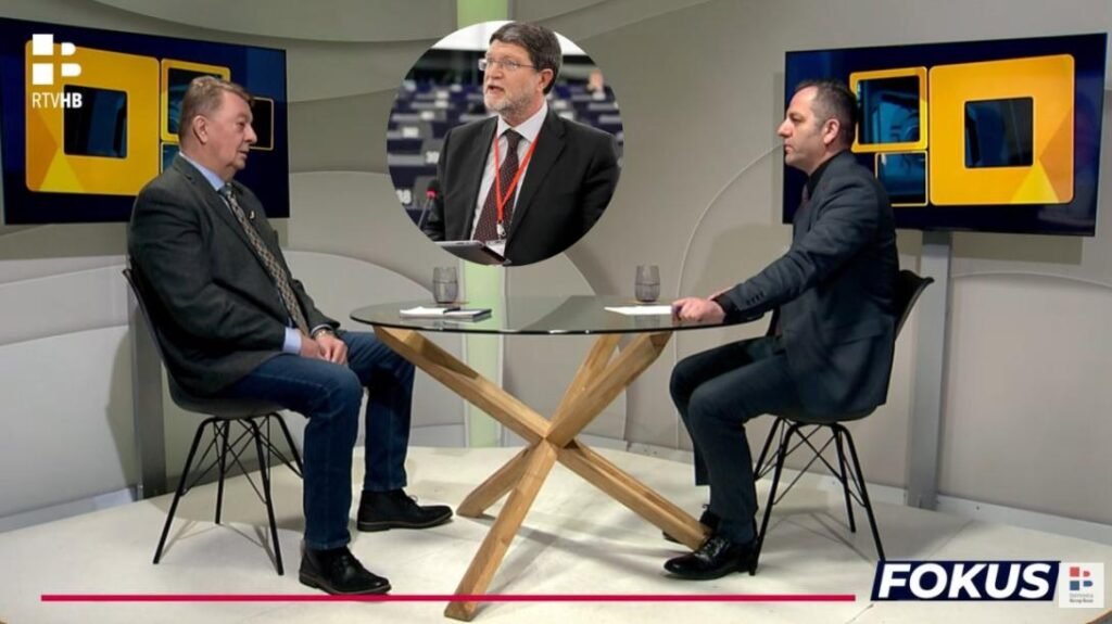 Студия программы Fokus RTV Herceg-Bosne: евродепутат Тонино Пикула и делегат Зденко Чосич обсуждают членство Боснии в ЕС