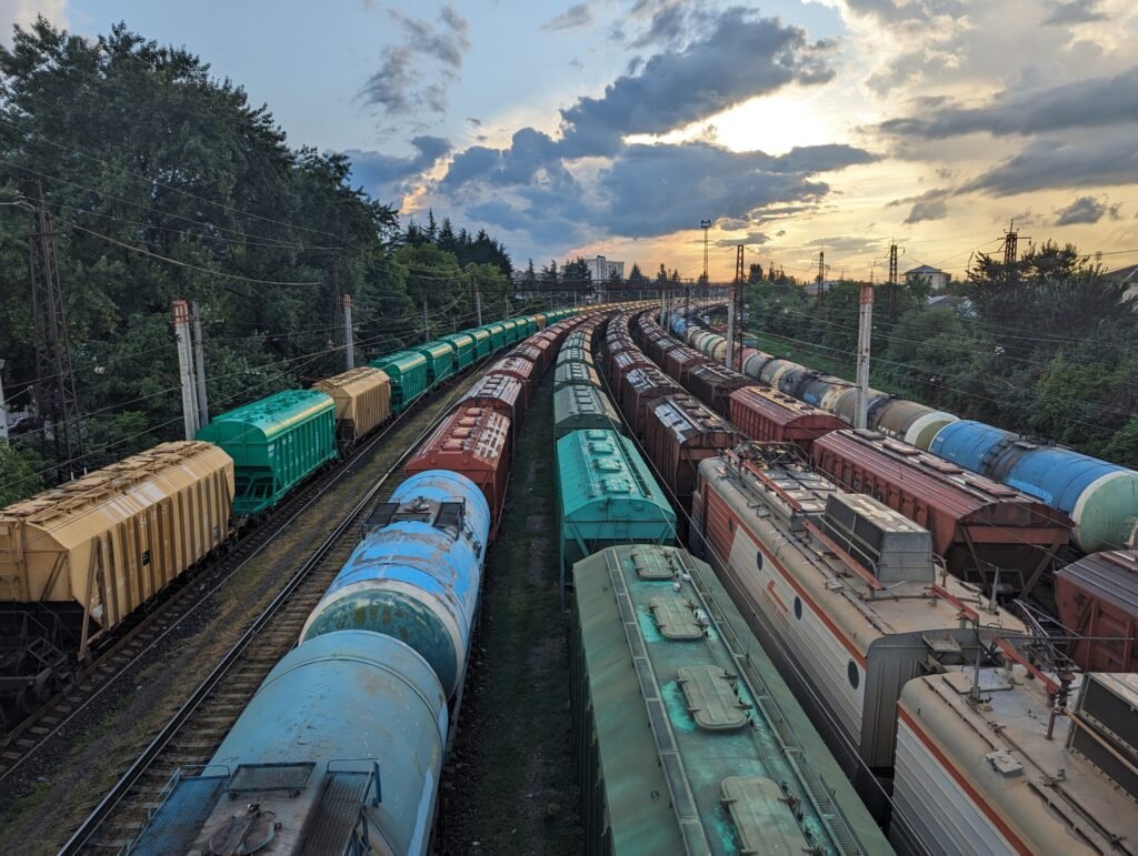 Железнодорожная станция в Грузии с грузовыми составами