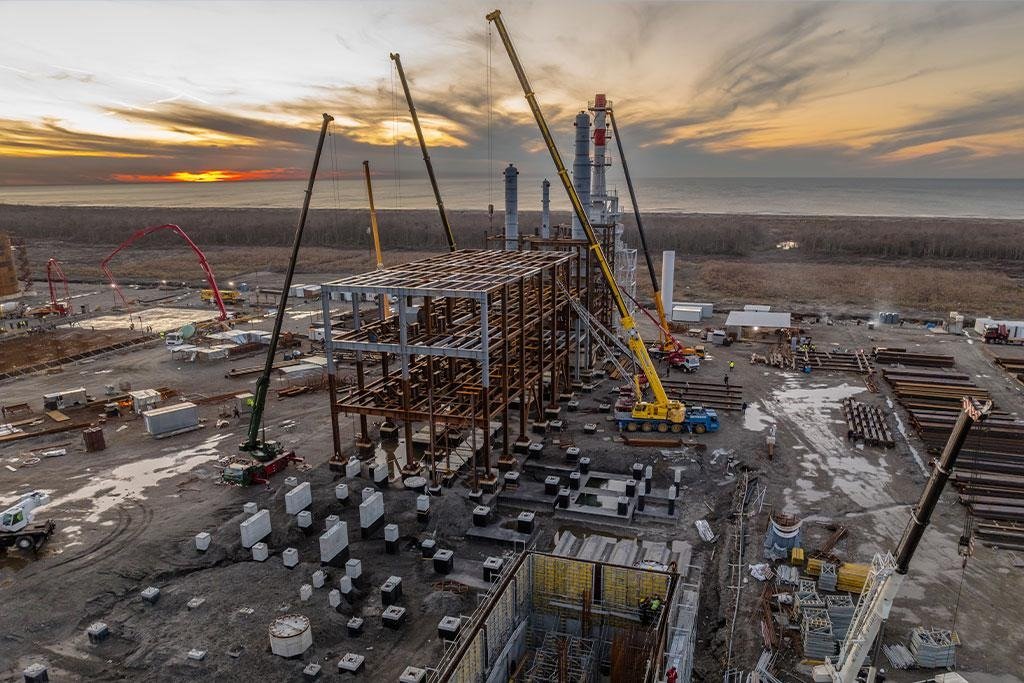 Строительная площадка НПЗ Кулеви на черноморском побережье Грузии