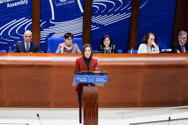Санду в ПАСЕ: Европа ведёт две войны, Россия должна ответить Президент Молдовы Майя Санду выступает на трибуне Парламентской ассамблеи Совета Европы в Страсбурге, 27 января 2026 года