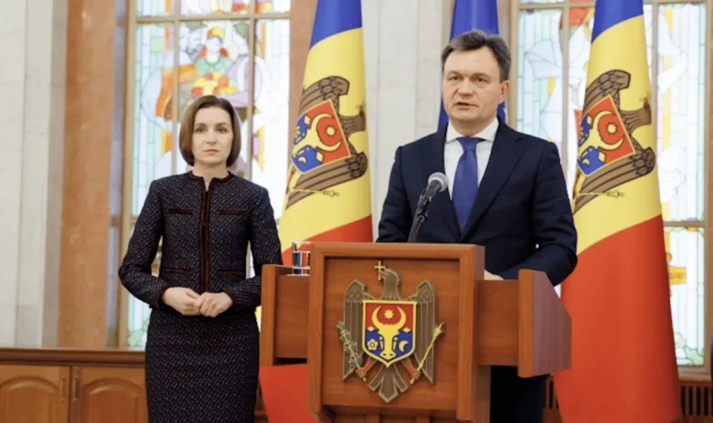 Президент Молдовы Майя Санду и премьер-министр Дорин Речан на совместном брифинге в Кишинёве. Фото: TV8