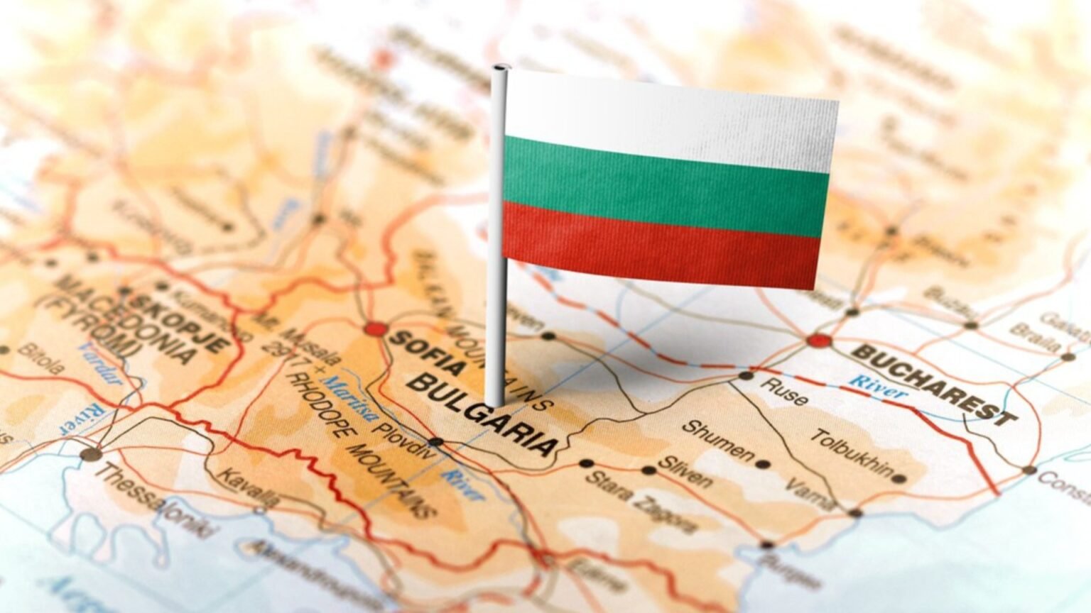 Флаг Болгарии на карте Балканского полуострова — символ центрального положения страны в регионе. Фото: Actualno.com